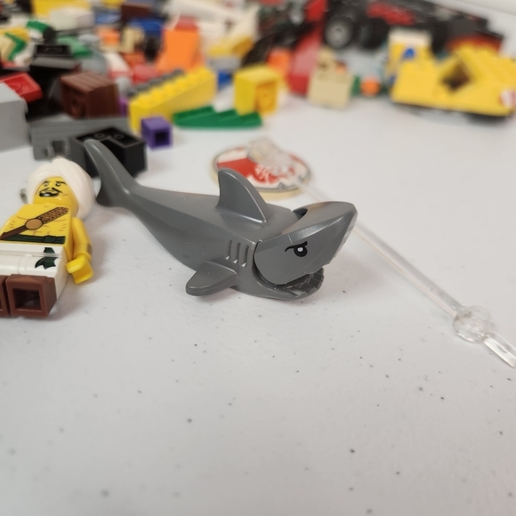 Lego Lot Of Loose Pieces Parts Blocks Minifig Minifigures Shark - Picture 3 of 10